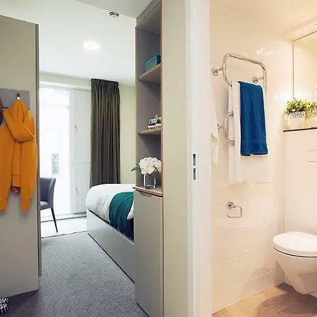 Ξενοδοχείο Liv Student 2*